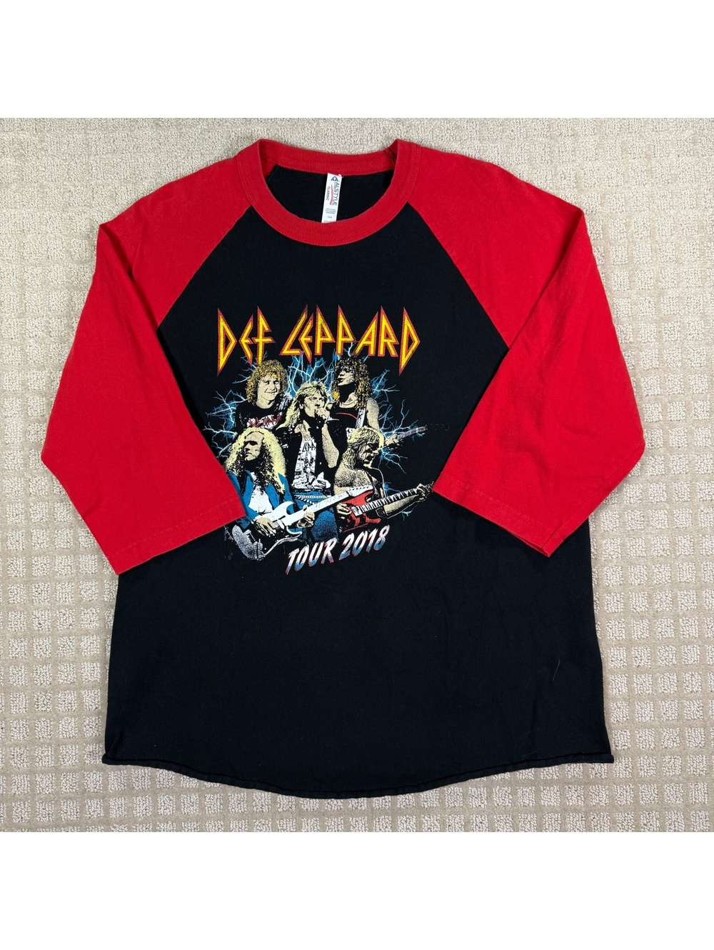 Def Leppard Tour 2018 black and red raglan shirt L
